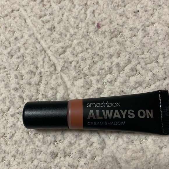 Cream eyeshadow - Picture 2 of 3